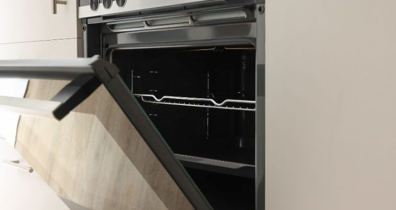oven sedang dibuka